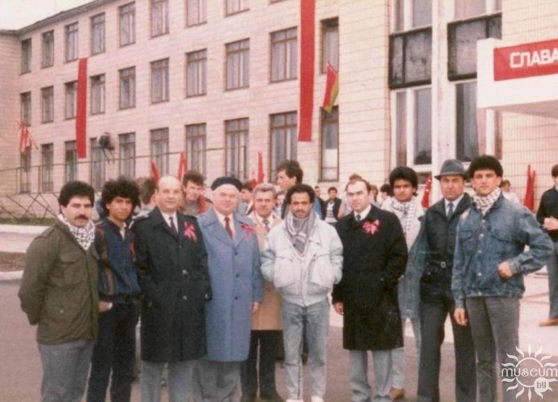 Rector of Novopolotsk Polytechnic Institute E.M. Babenko with foreign students. 1985