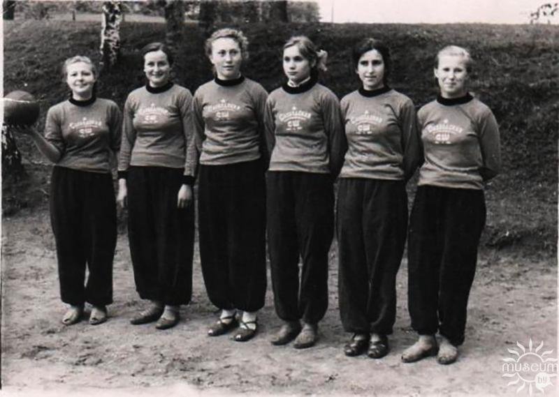 At ​​the gym class. O. Kundalevich is the third from the left. 1958