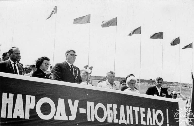 Grand opening of the Mound of Immortality. V. A. Pen’kovskiy is the third from the right. 1966