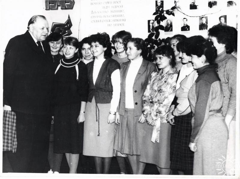 Former director of the Pedagogical School P. K. Patsey meeting students in the Museum of the Pedagogical School. 1988
